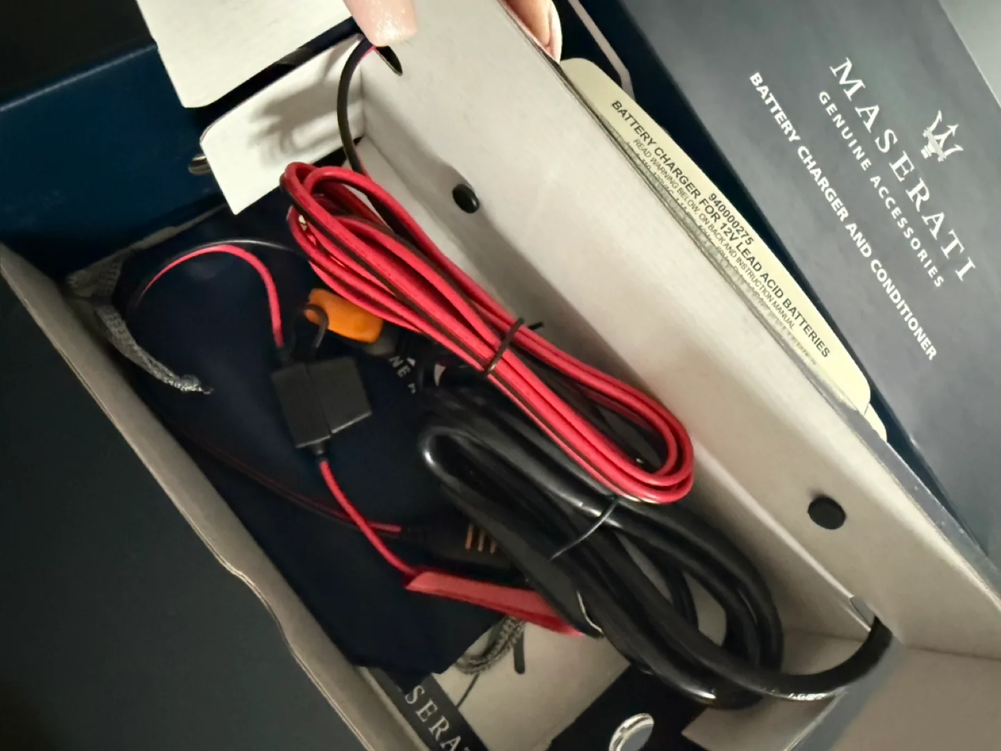 Maserati Genuine Battery Charger and Conditioner image indicator(5)