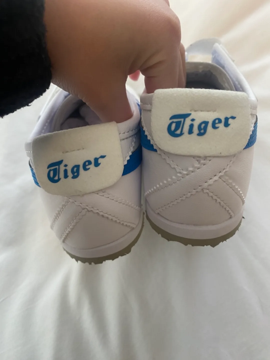 Onitsuka Tiger Kids' Mexico 66 Sneaker women’s size 5 image indicator(4)