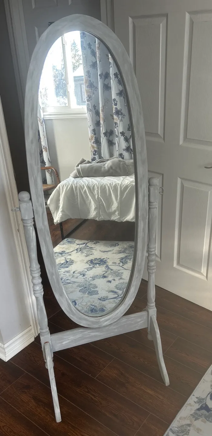 Vintage Oval Full-Length Floor Mirror image indicator(2)