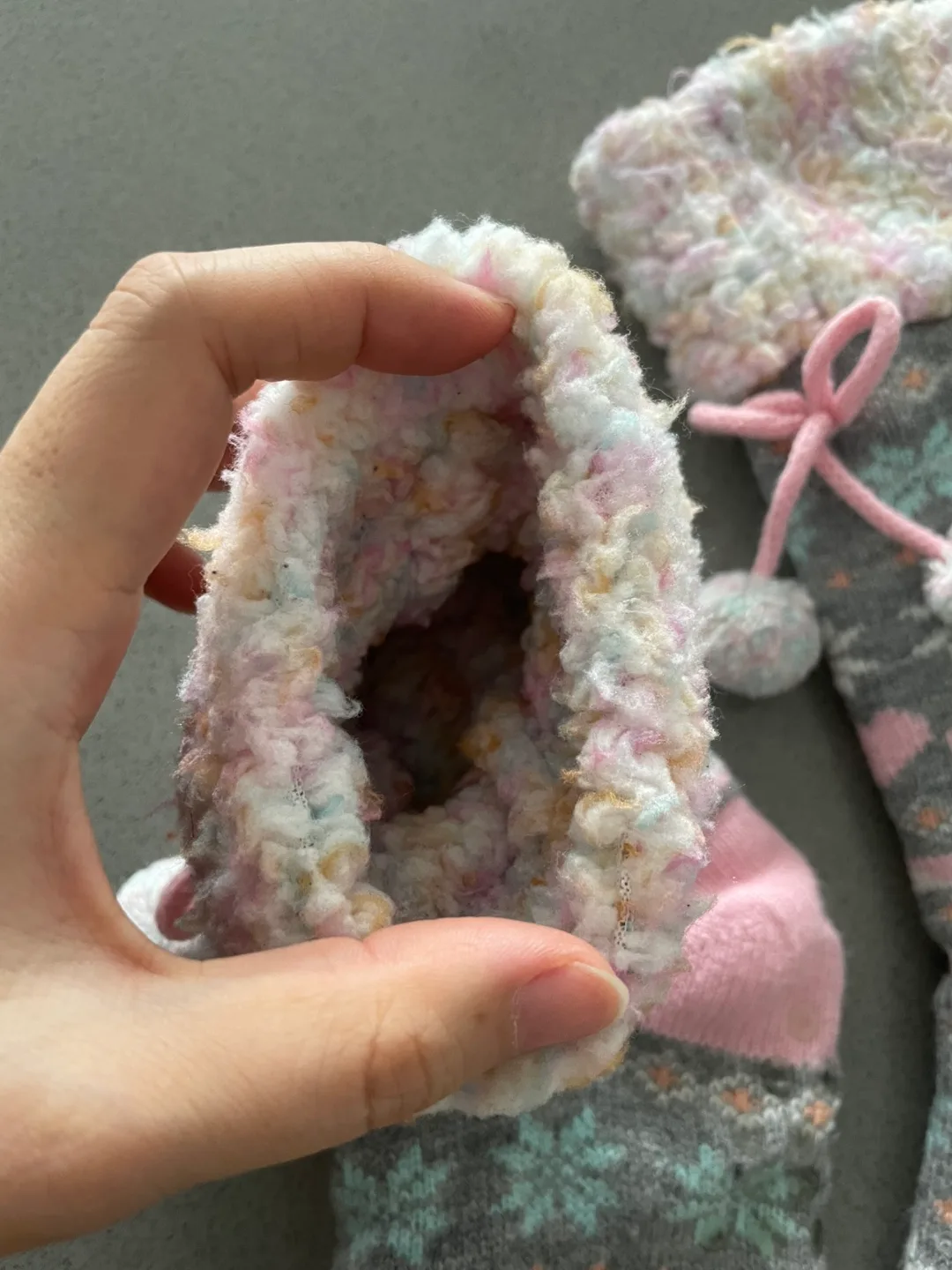 Cozy Women's Winter Slipper Socks with Pom Poms image indicator(3)