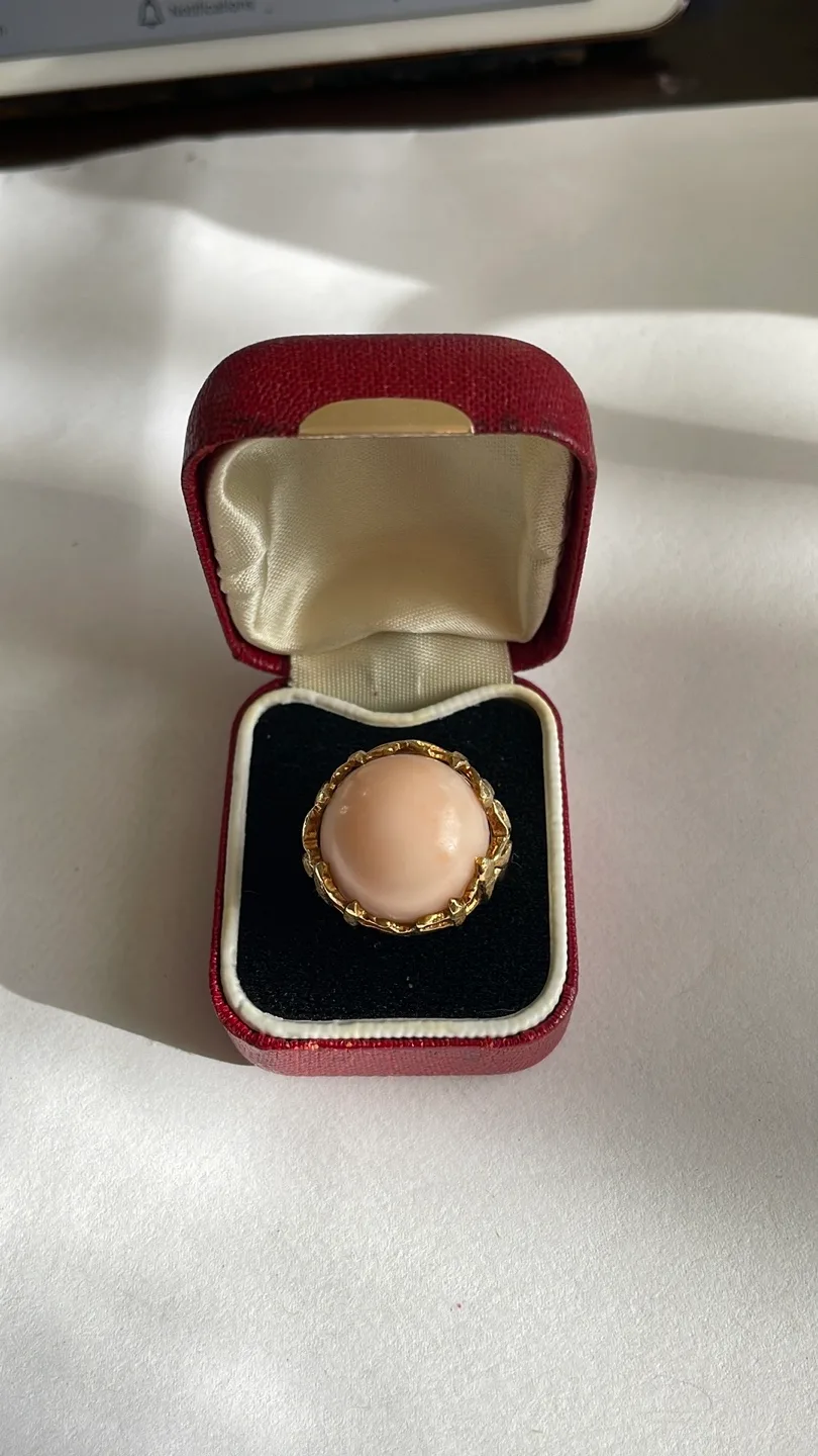 18k Yellow  Gold Natural Coral Ring thumbnail