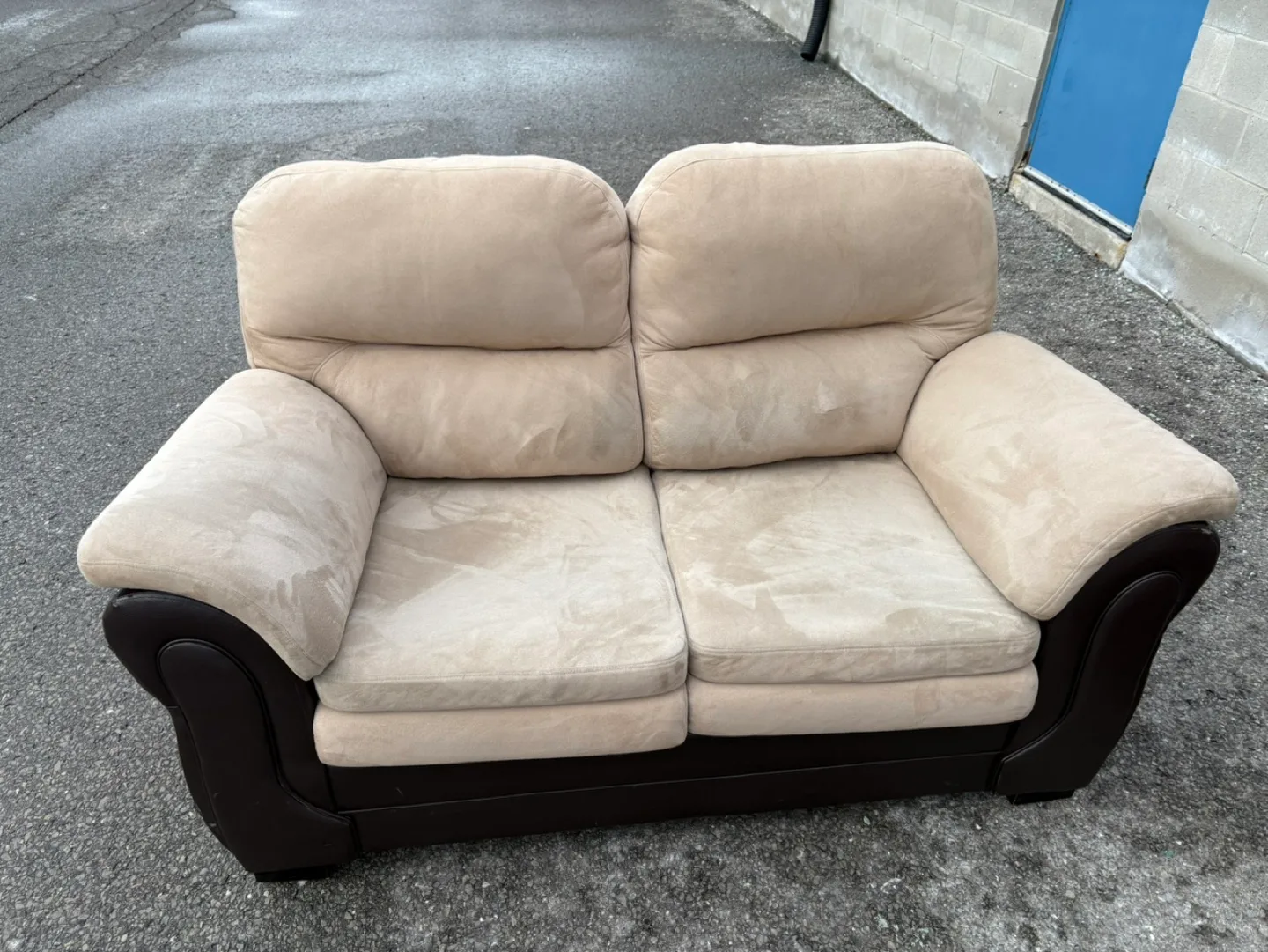 FREE DELIVERY• BEIGE 2 SEATER COUCH / SOFA / LOVE SEAT thumbnail