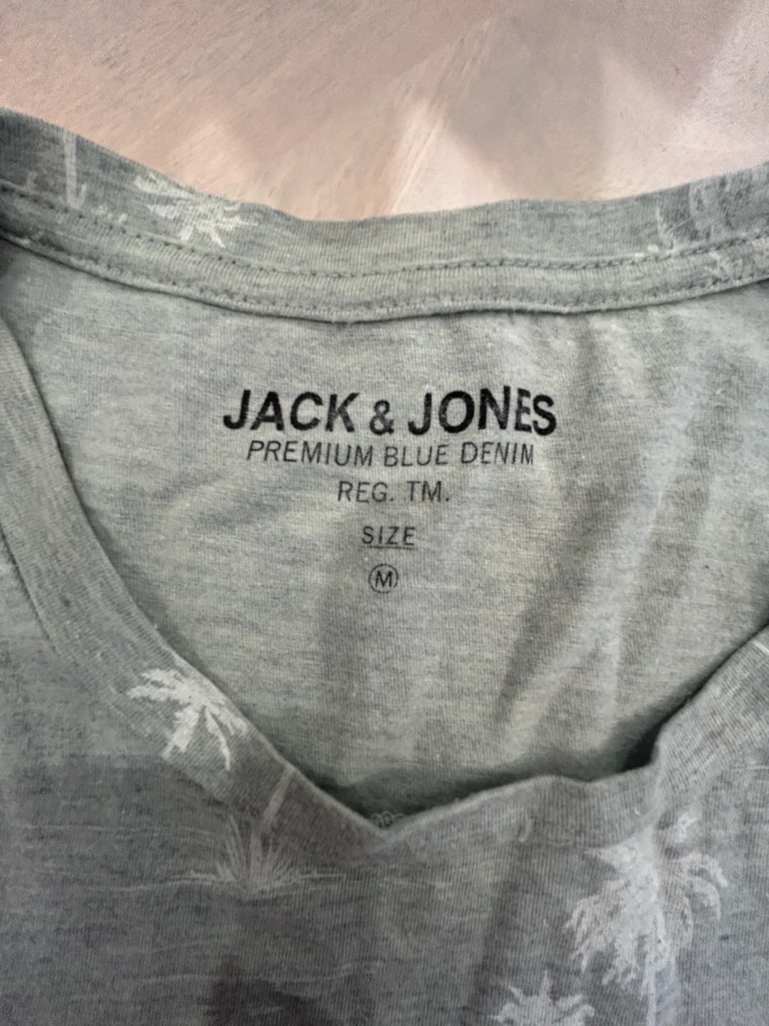 Jack & Jones Palm Tree T-Shirt - Size M image indicator(2)