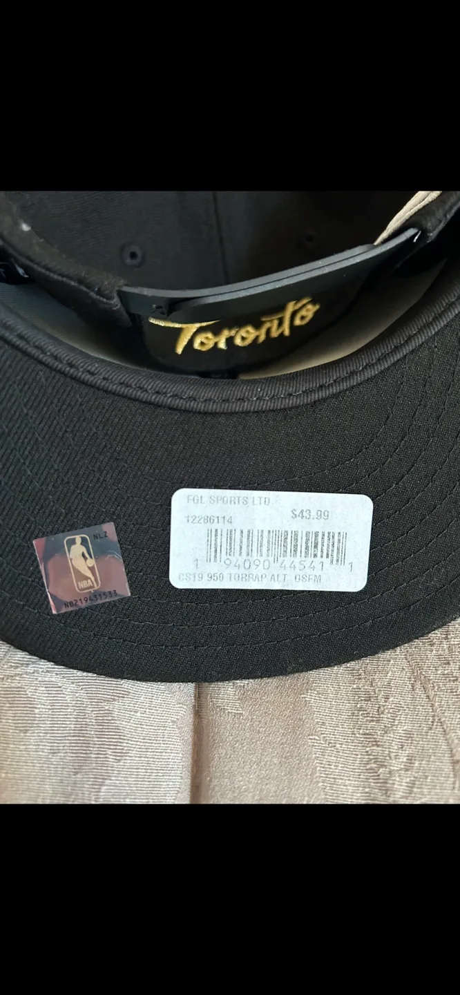 New Era 9Fifty Toronto Raptors Black & Gold Snapback Hat image indicator(3)