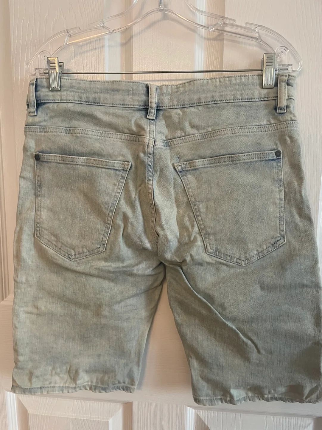 H&M Coachella Official Collection Skinny Jeans Shorts Size 30 image indicator(2)