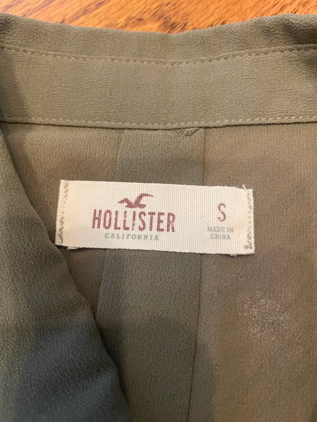Hollister Olive Green Sleeveless Button-Down Blouse - Size Small image indicator(4)