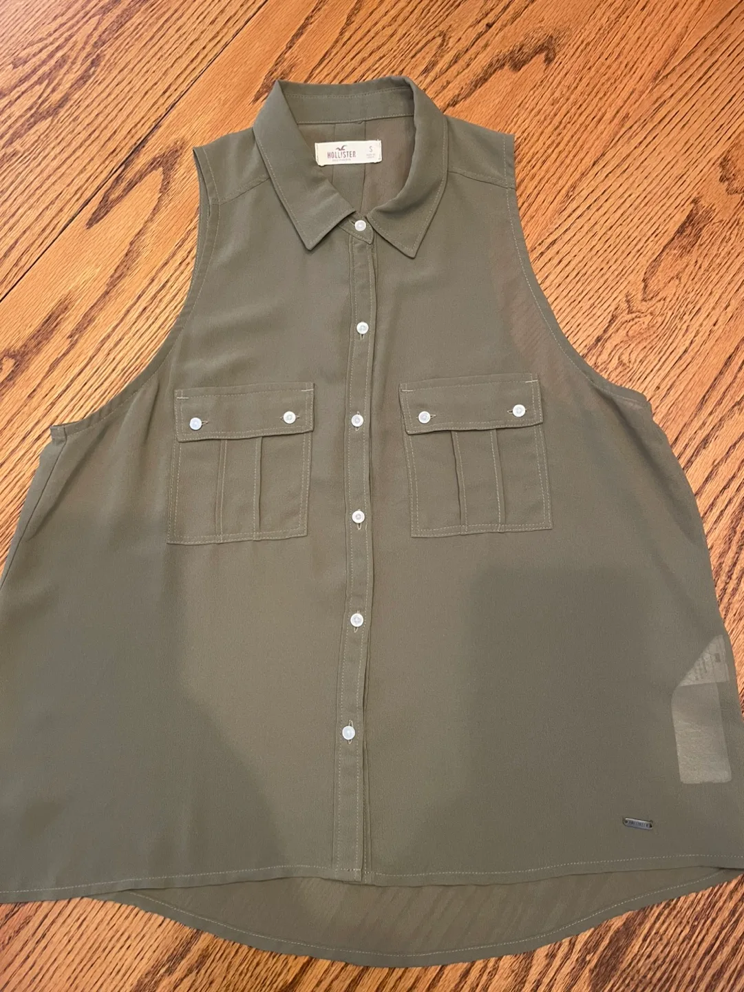Hollister Olive Green Sleeveless Button-Down Blouse - Size Small image indicator(3)