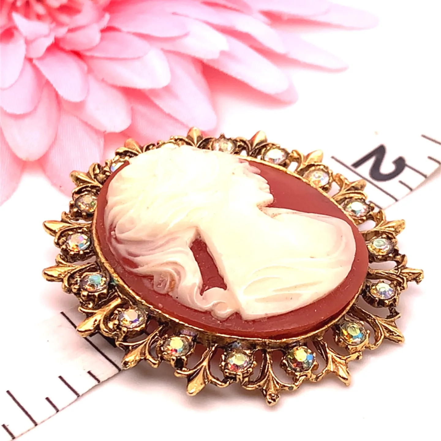 Vintage Cameo Brooch/Pendant with Rhinestones image indicator(3)