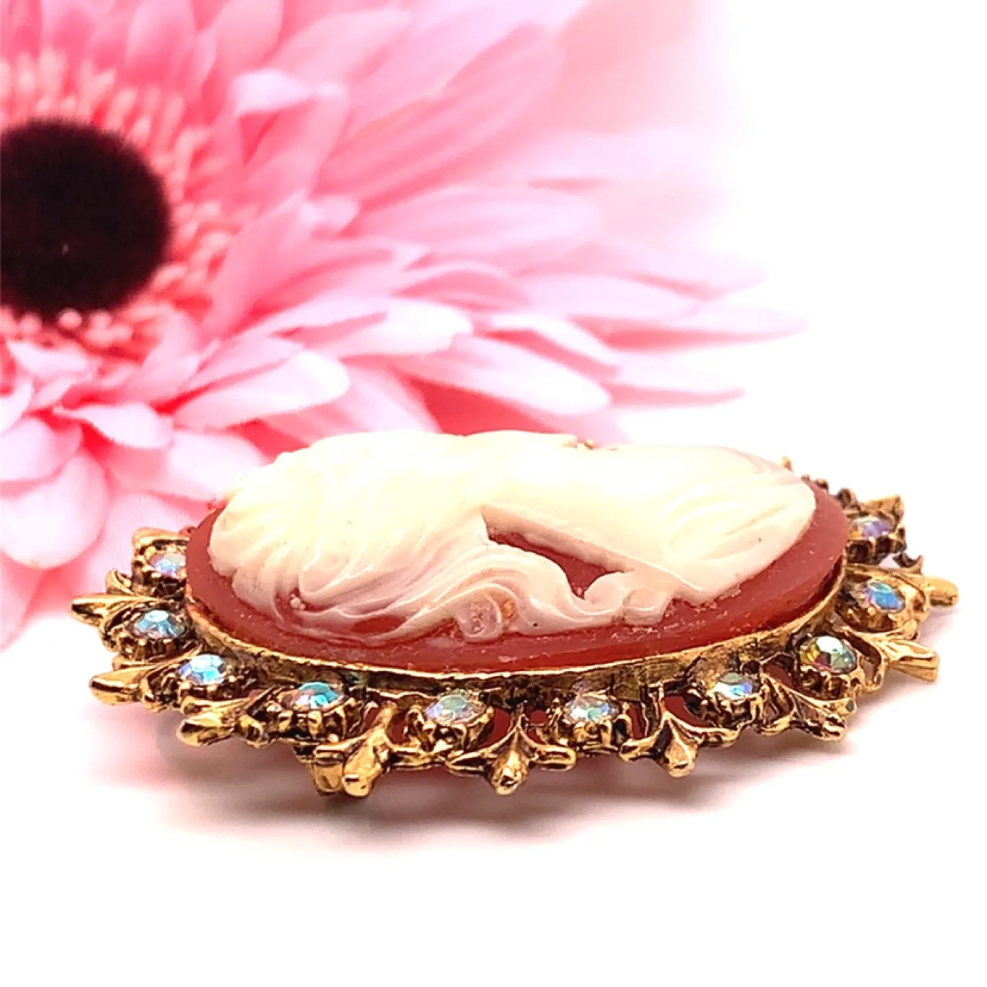Vintage Cameo Brooch/Pendant with Rhinestones image indicator(5)