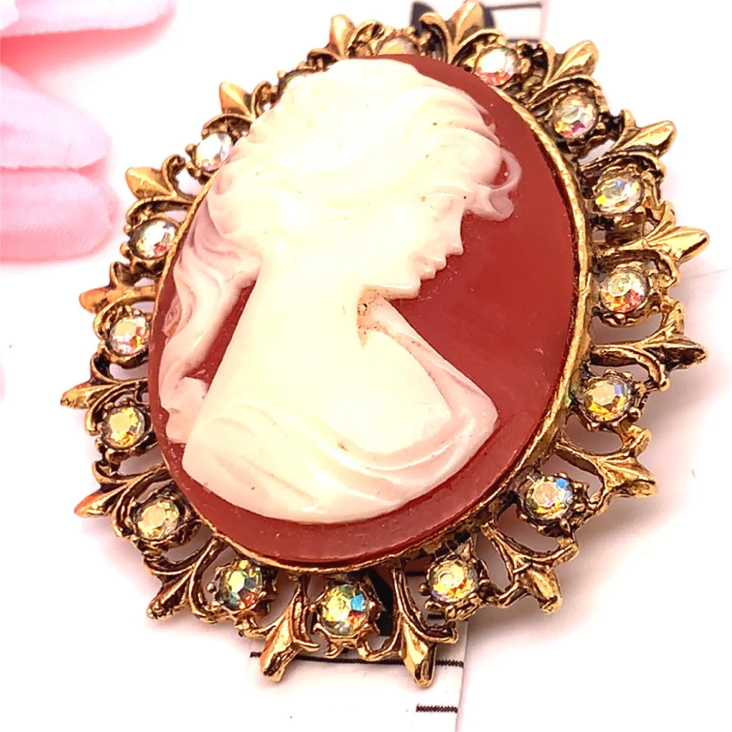 Vintage Cameo Brooch/Pendant with Rhinestones image indicator(4)