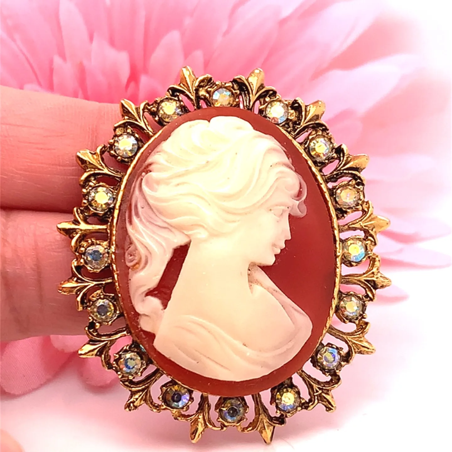 Vintage Cameo Brooch/Pendant with Rhinestones image indicator(8)