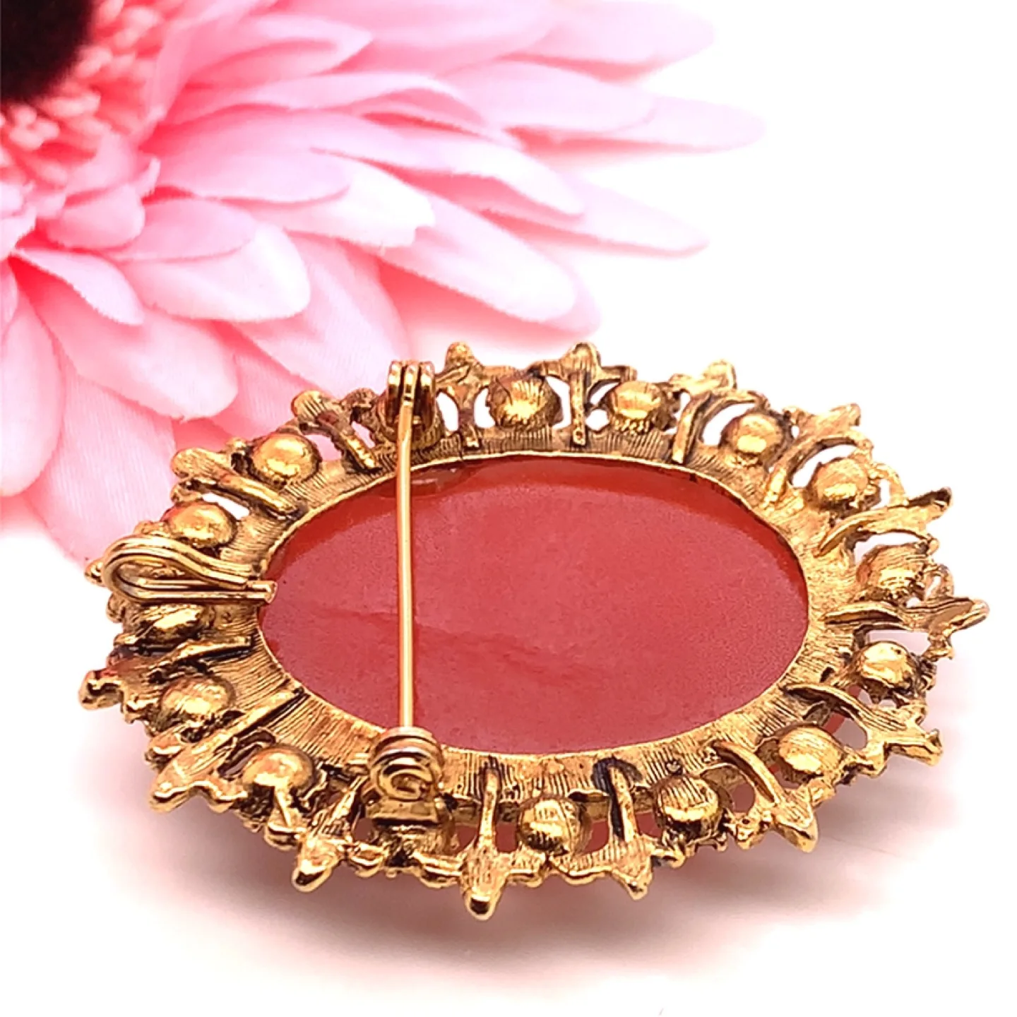 Vintage Cameo Brooch/Pendant with Rhinestones image indicator(7)