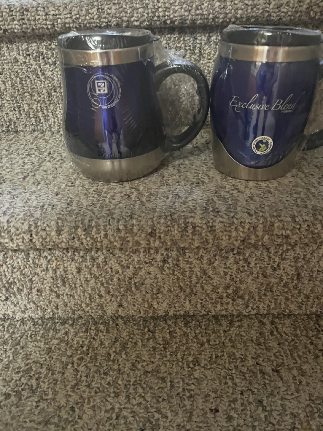 Set of four 7/11 travel mugs - photo 2