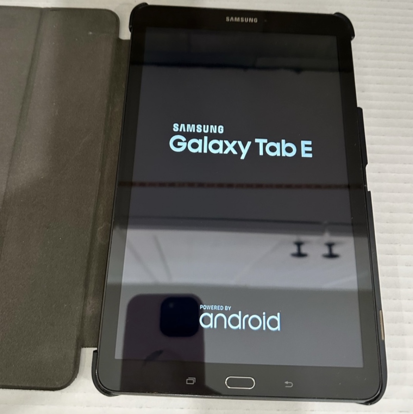 Samsung Galaxy Tab E Tablet with Case - photo 2