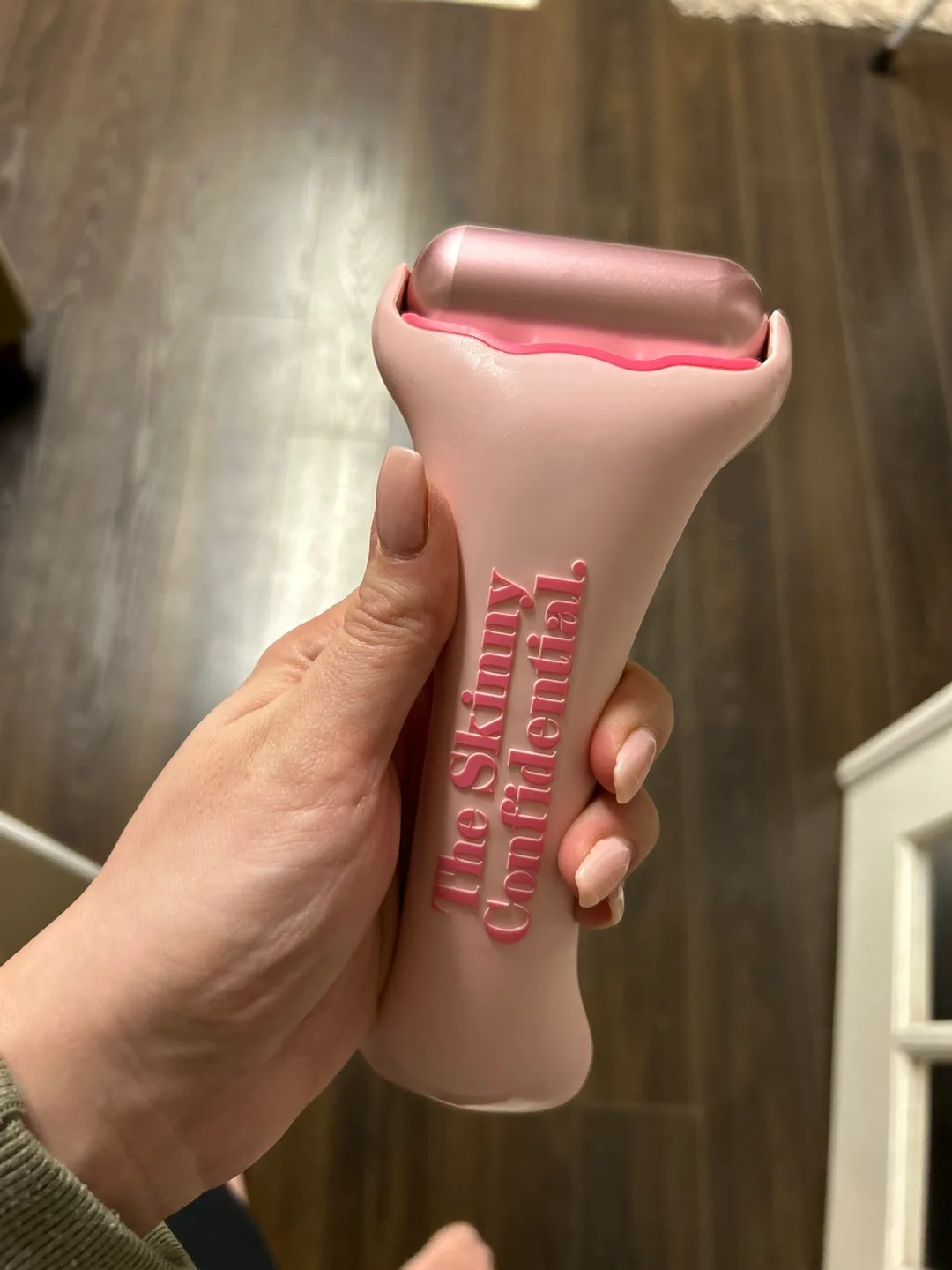 The Skinny Confidential Hot Mess Ice Roller image indicator(3)