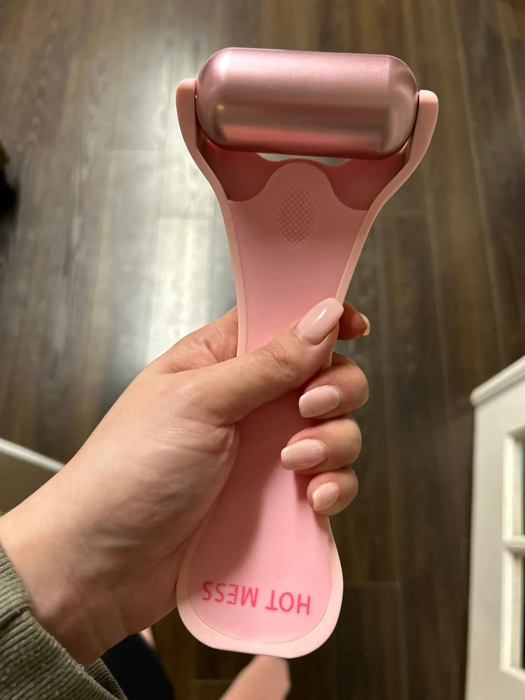 The Skinny Confidential Hot Mess Ice Roller image indicator(4)