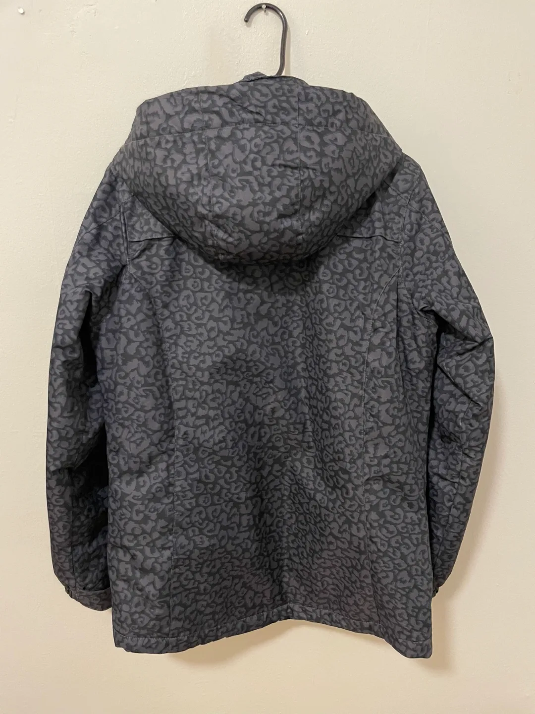 Women's Leopard Print Snow Jacket - Size Medium image indicator(3)