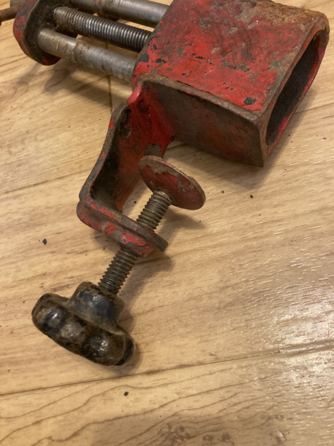Vintage Red Metal Bench Vise - photo 3