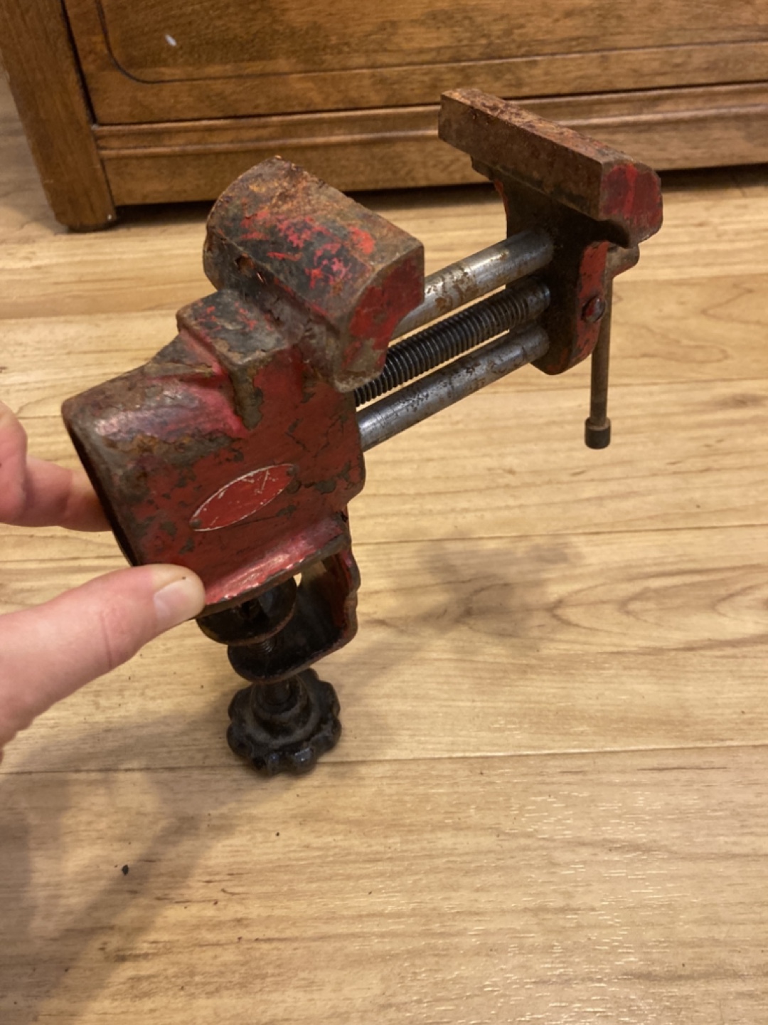 Vintage Red Metal Bench Vise - photo 2