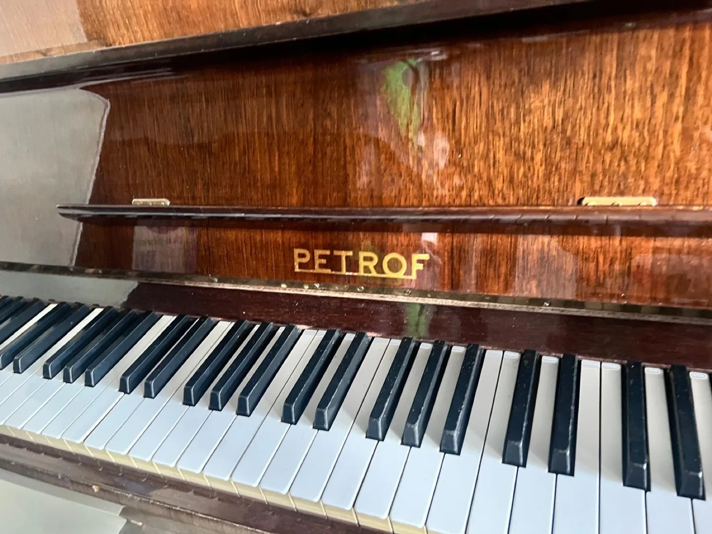 Petrof Upright Piano image indicator(2)