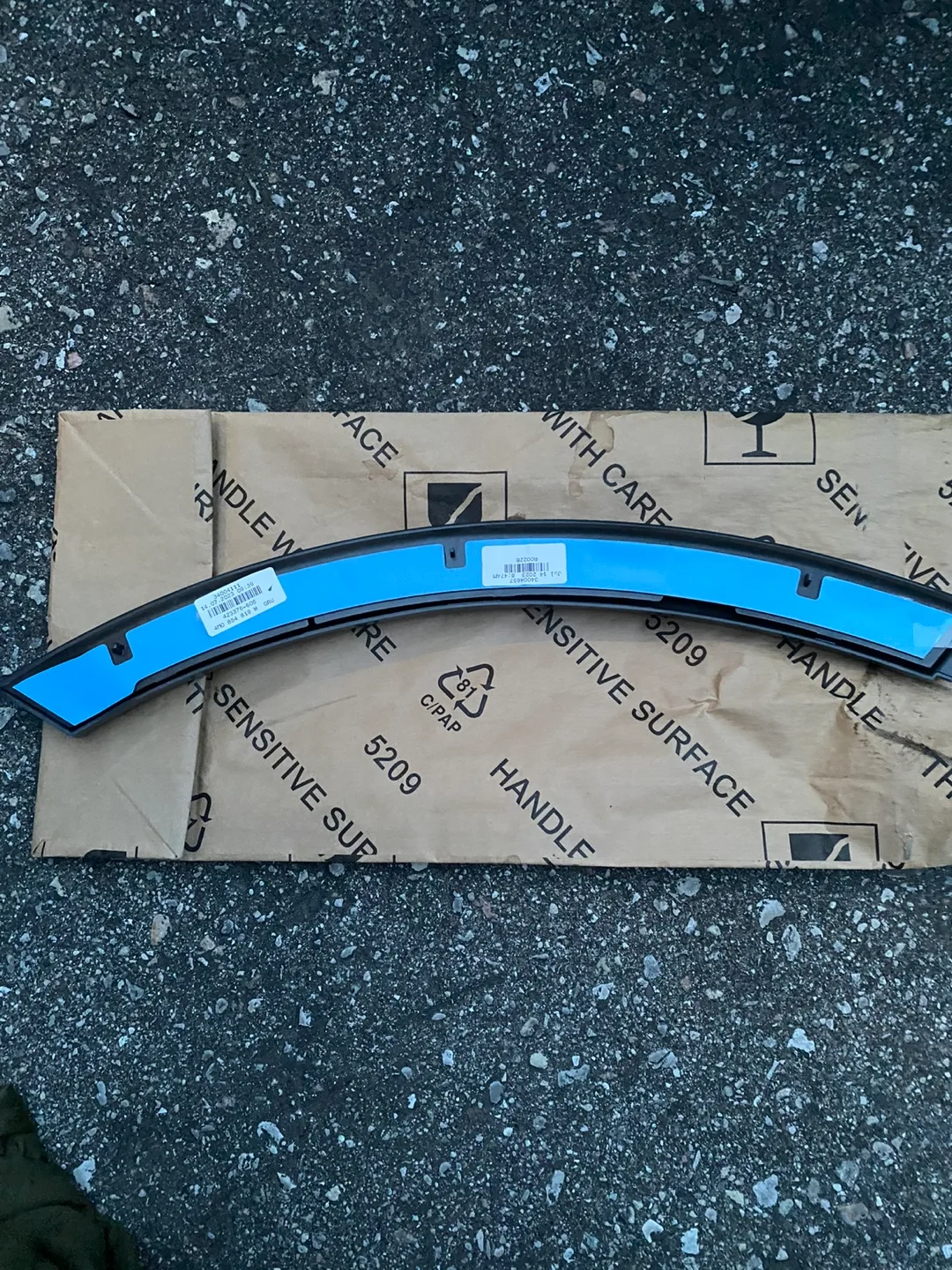 Audi Q7 LR quarter Moulding image indicator(2)