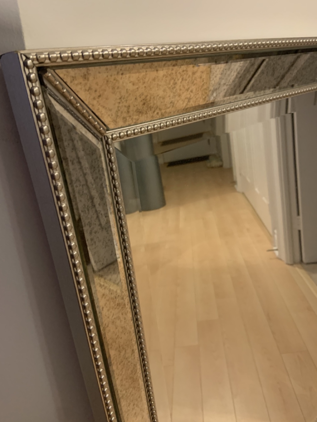Elegant Beaded Frame Wall Mirror - photo 2