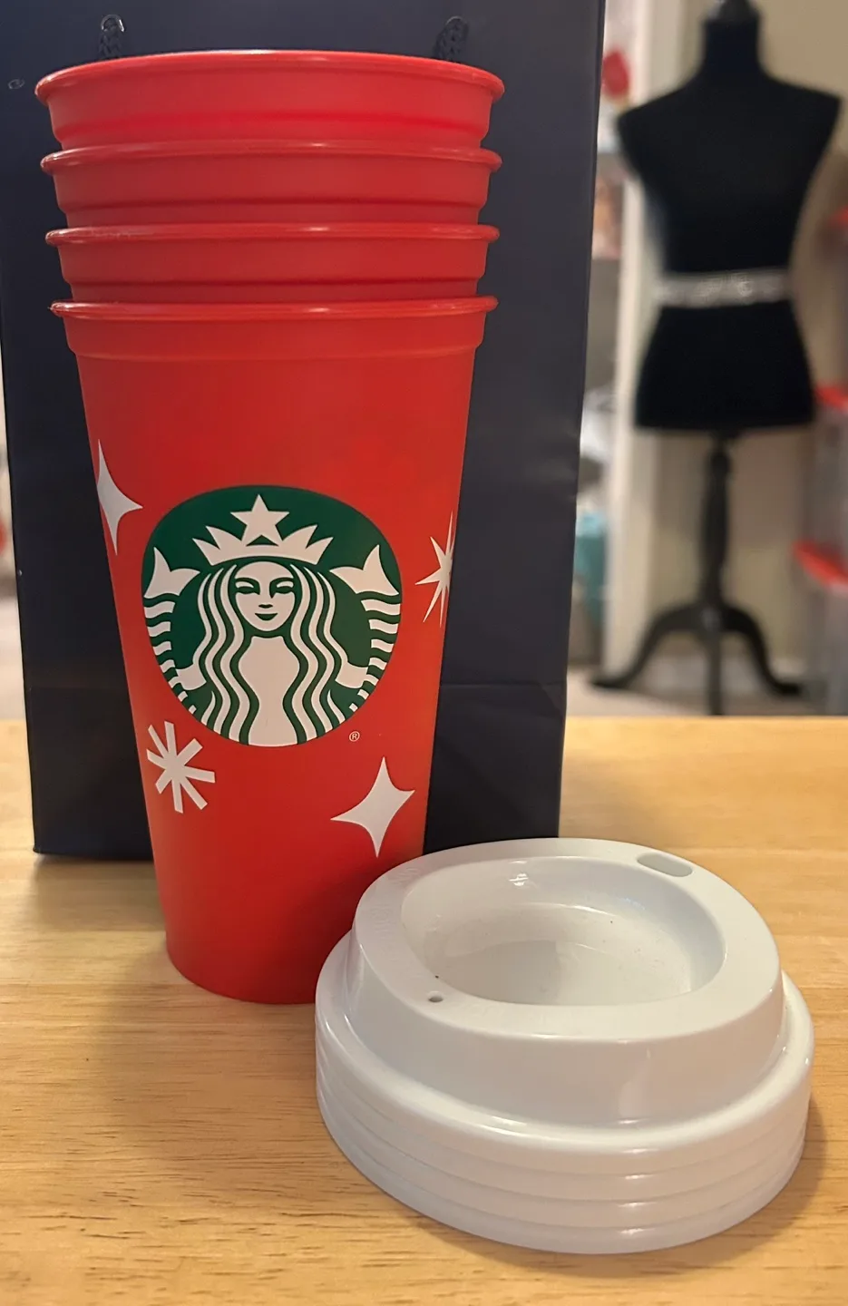 ✨✨Starbucks Holiday Cups and Lids Set of Four image indicator(3)