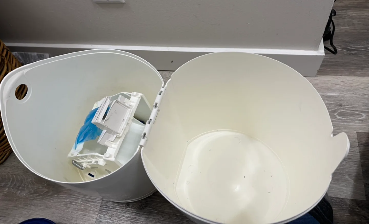 Diaper Genie refill (comes with free diaper genie) image indicator(2)