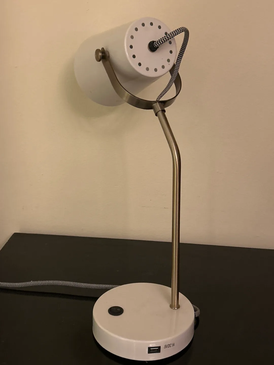 White Desk Lamp with USB Port image indicator(3)