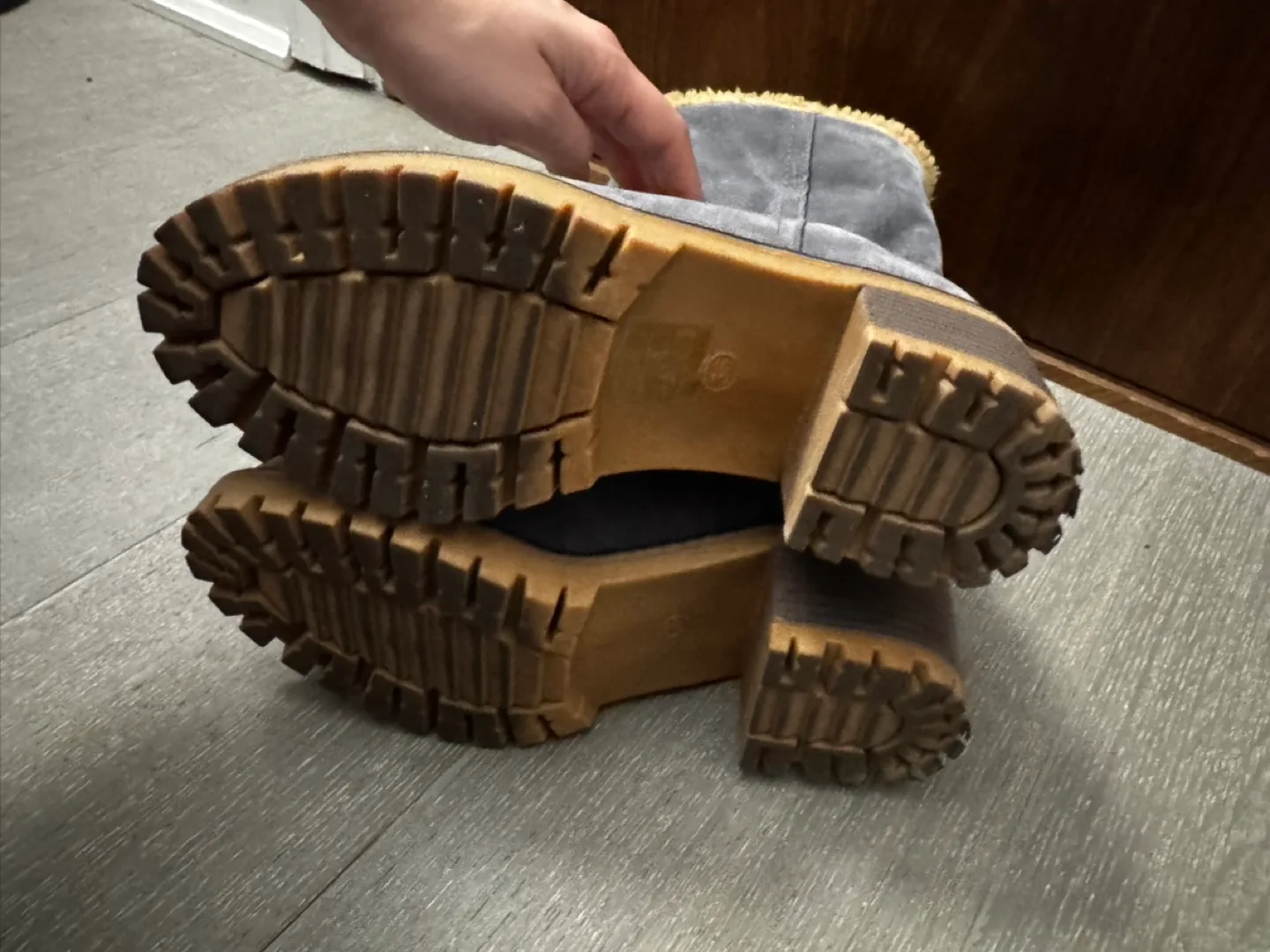 Women's Grey Suede Winter Boots Size 6 image indicator(6)