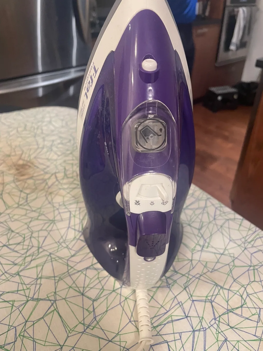 Iron with Ironing Board image indicator(3)