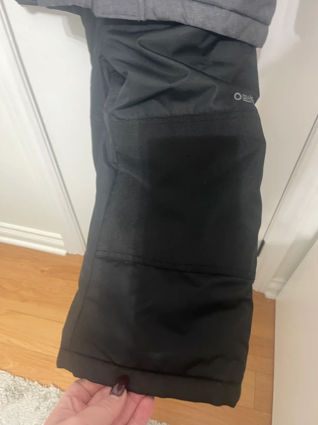 Size 4T Oshkosh snowsuit (Longer style jacket ) like new image indicator(3)