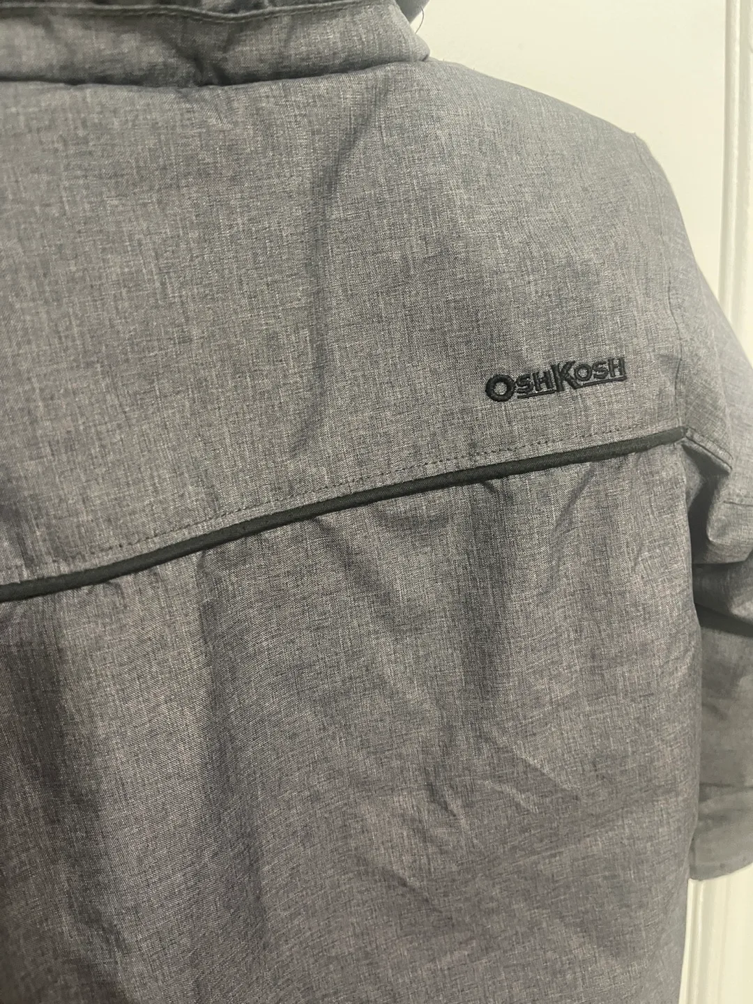 Size 4T Oshkosh snowsuit (Longer style jacket ) like new image indicator(5)