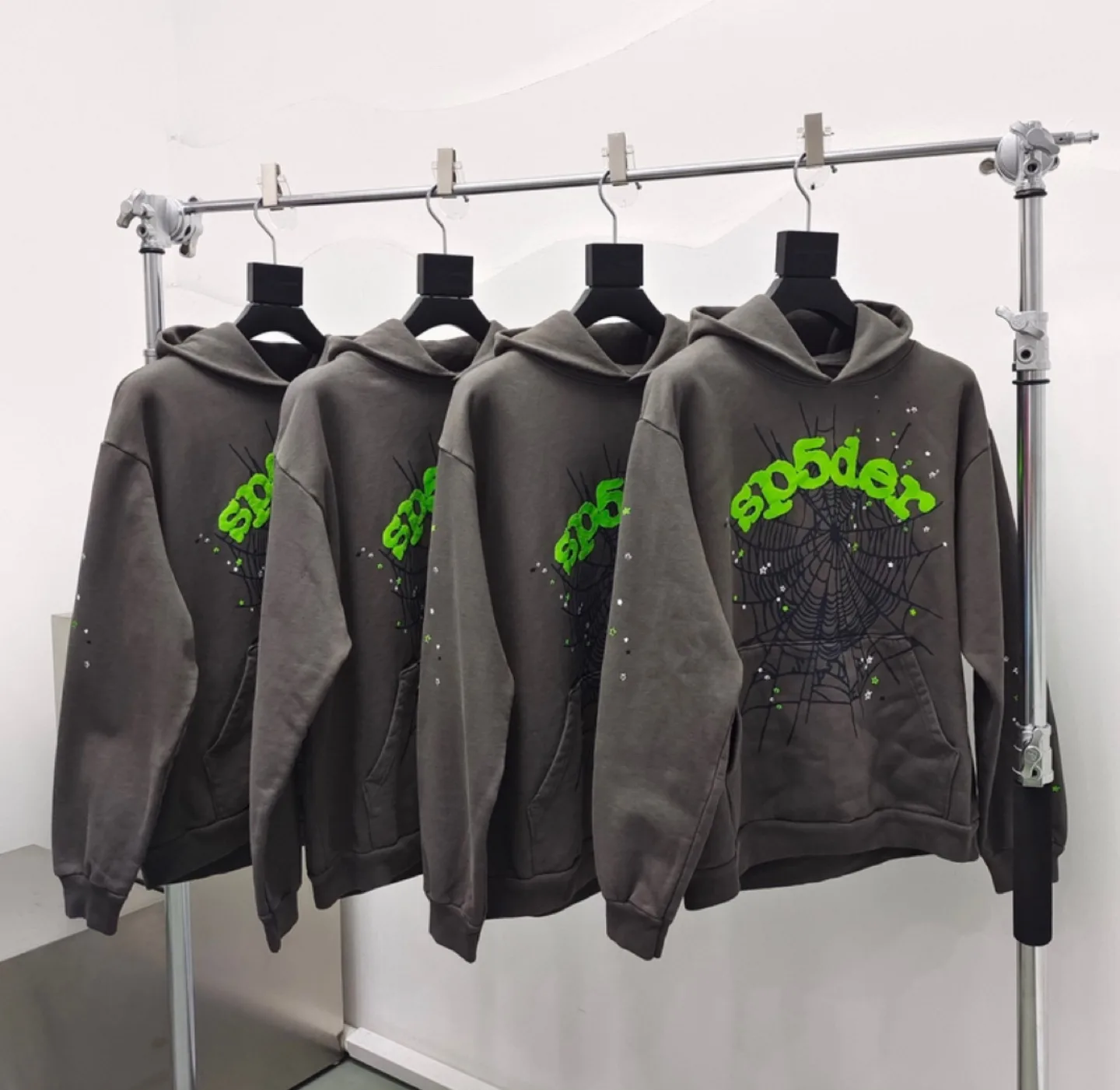 Sp5der hoodies medium and large brand new image indicator(8)