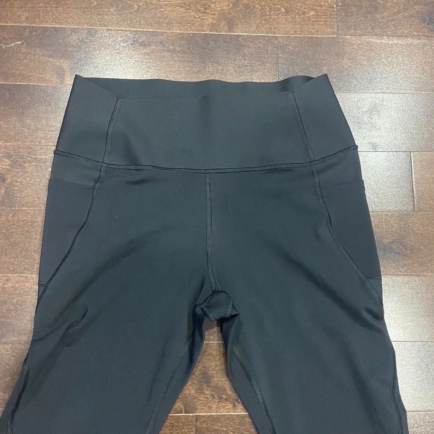 GAP compression leggings image indicator(2)