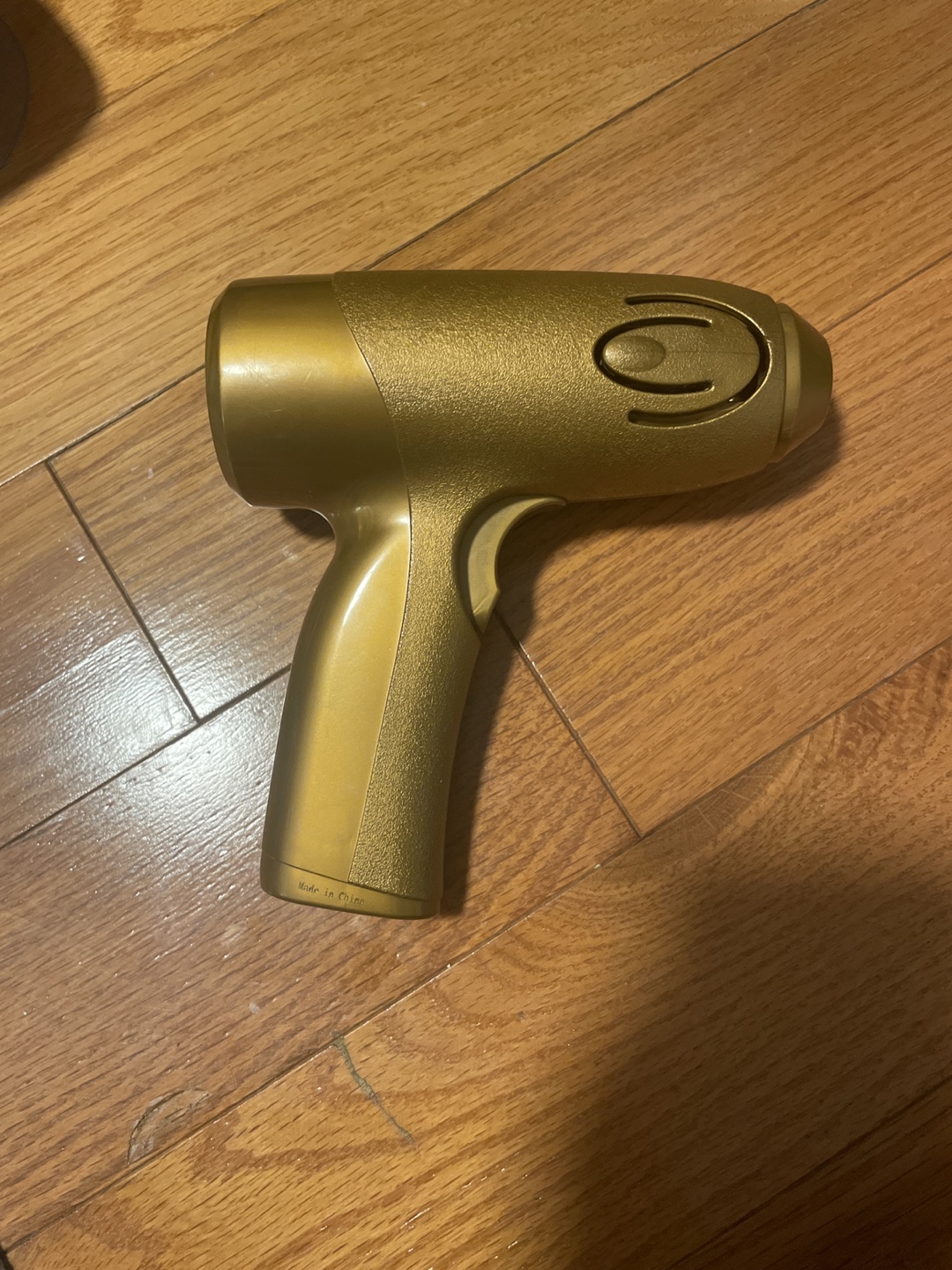 Gold hairspray gun