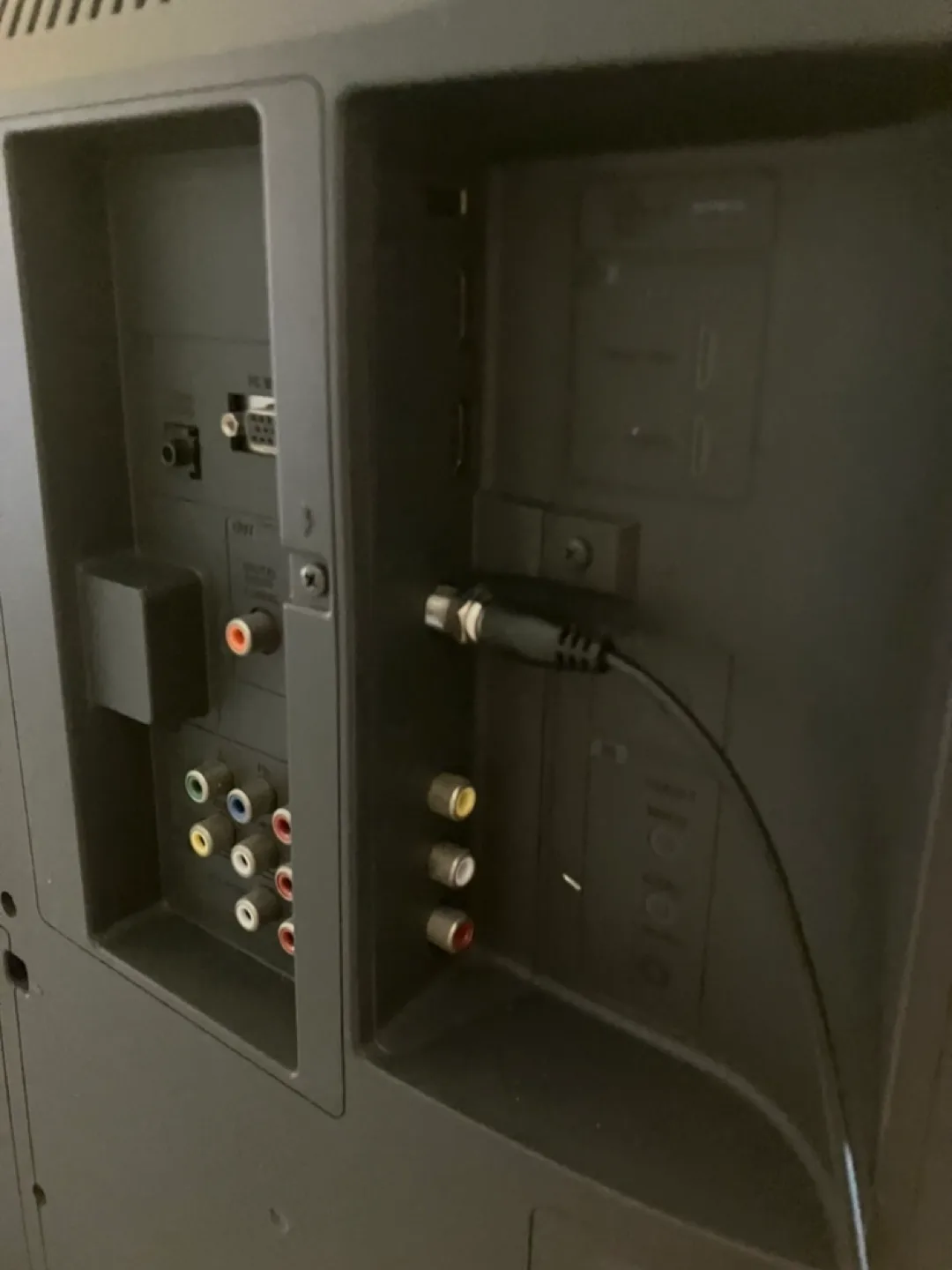 Sanyo 32-inch LCD TV also plays  DVDs image indicator(2)