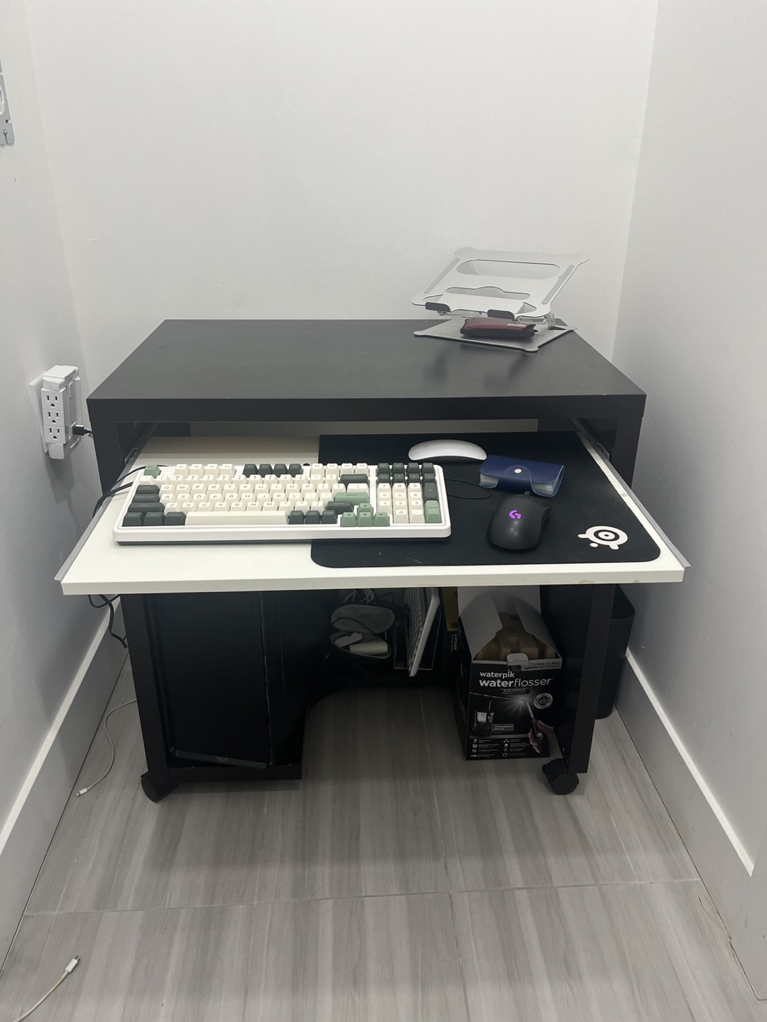 Computer Desk with Keyboard Tray