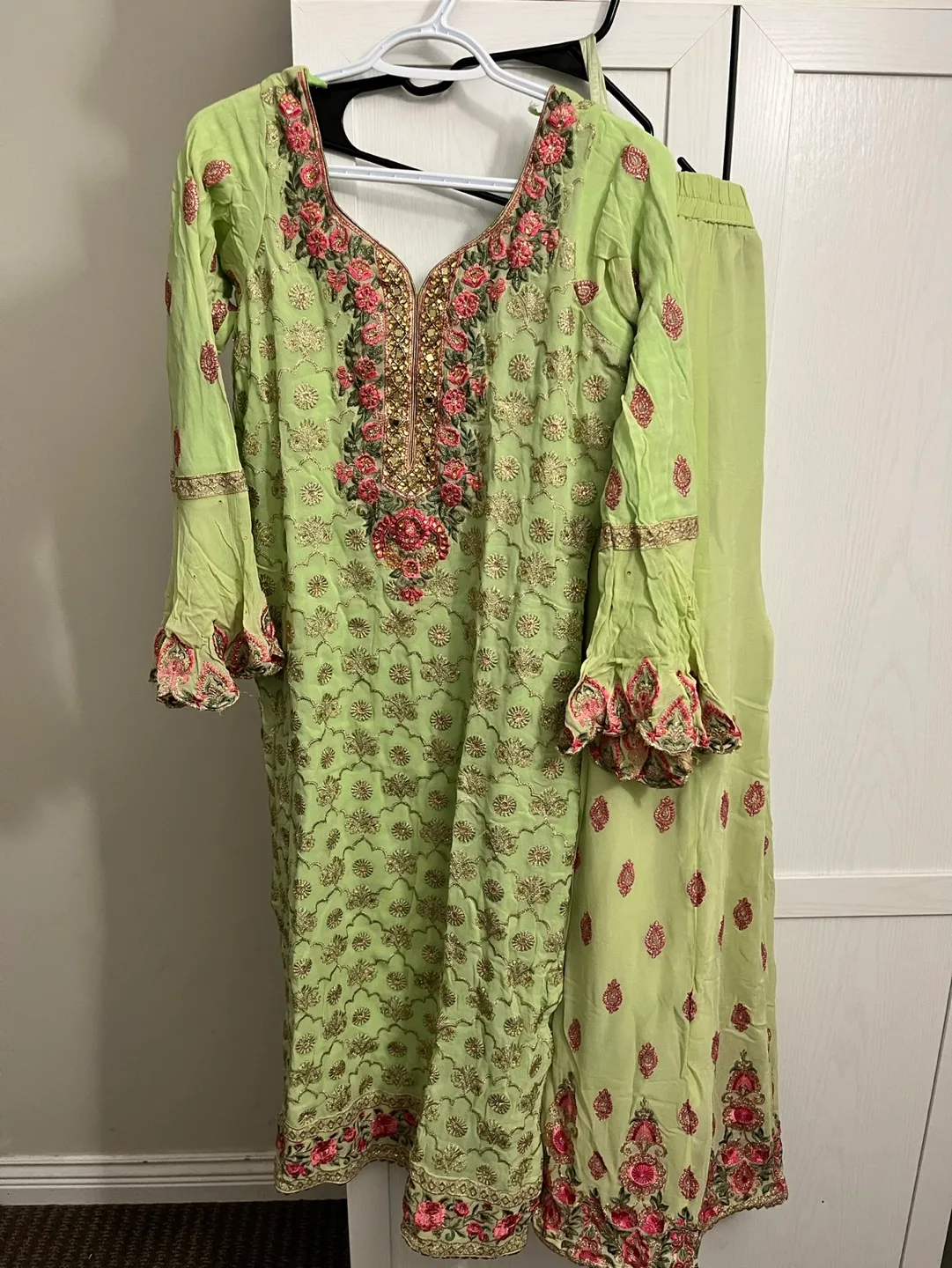 Beautiful Pakistani Shalwar Kameez Suit image indicator(2)