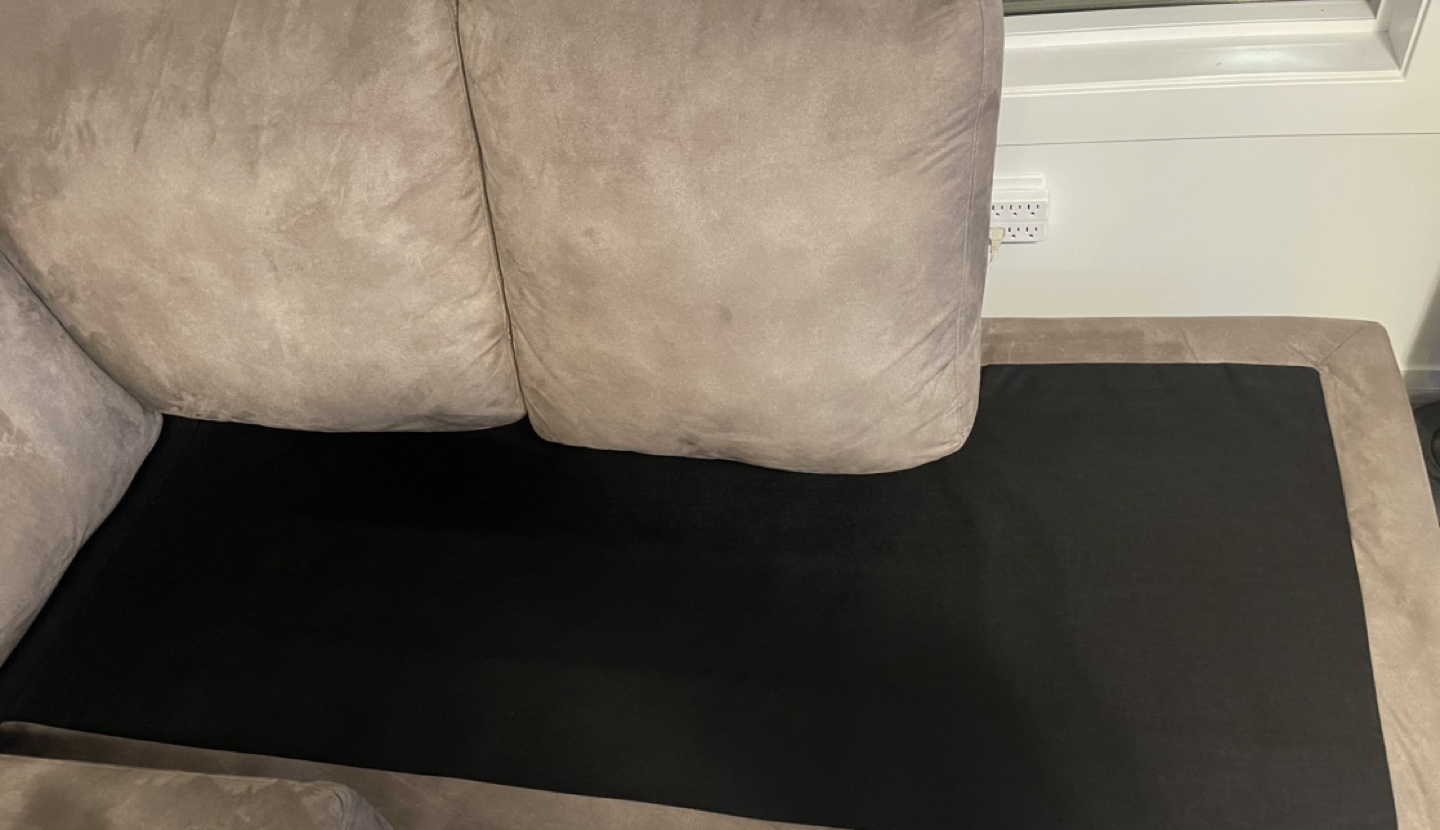 Used Leon's Lindsay 2-Piece Sectional Sofa - photo 2