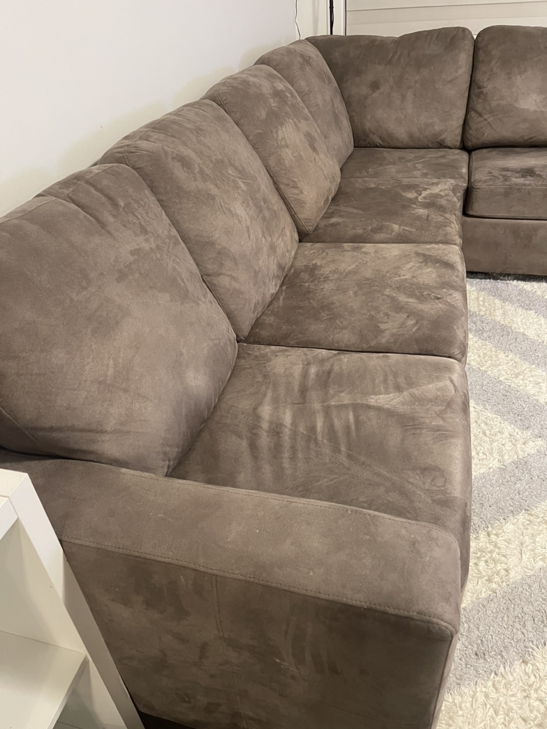 Used Leon's Lindsay 2-Piece Sectional Sofa