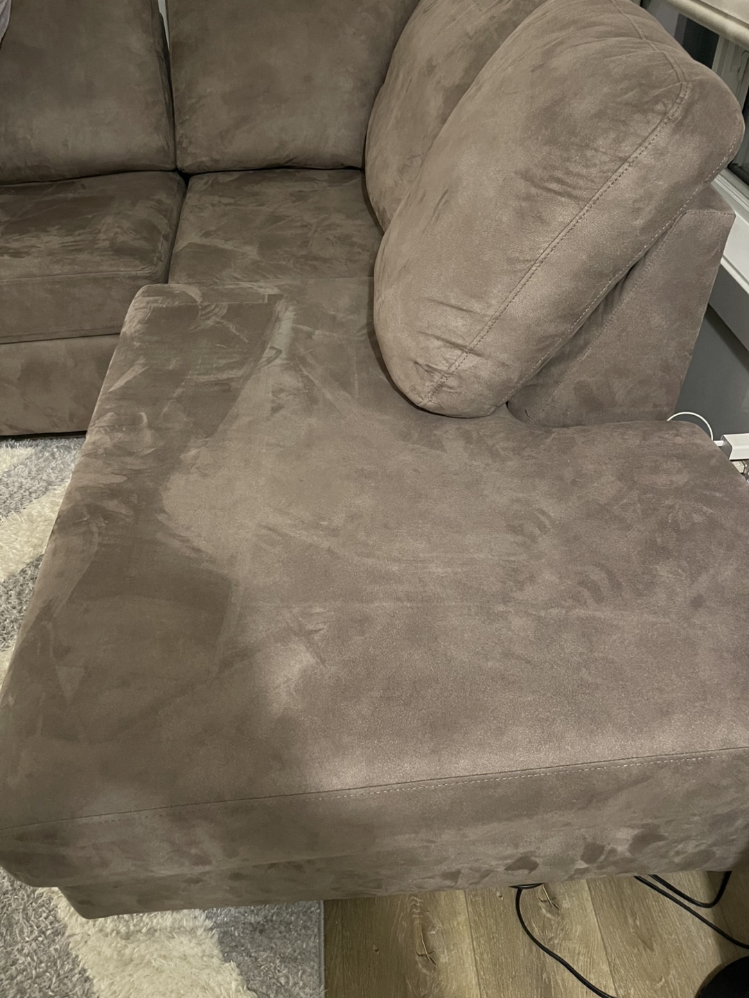 Used Leon's Lindsay 2-Piece Sectional Sofa - photo 4