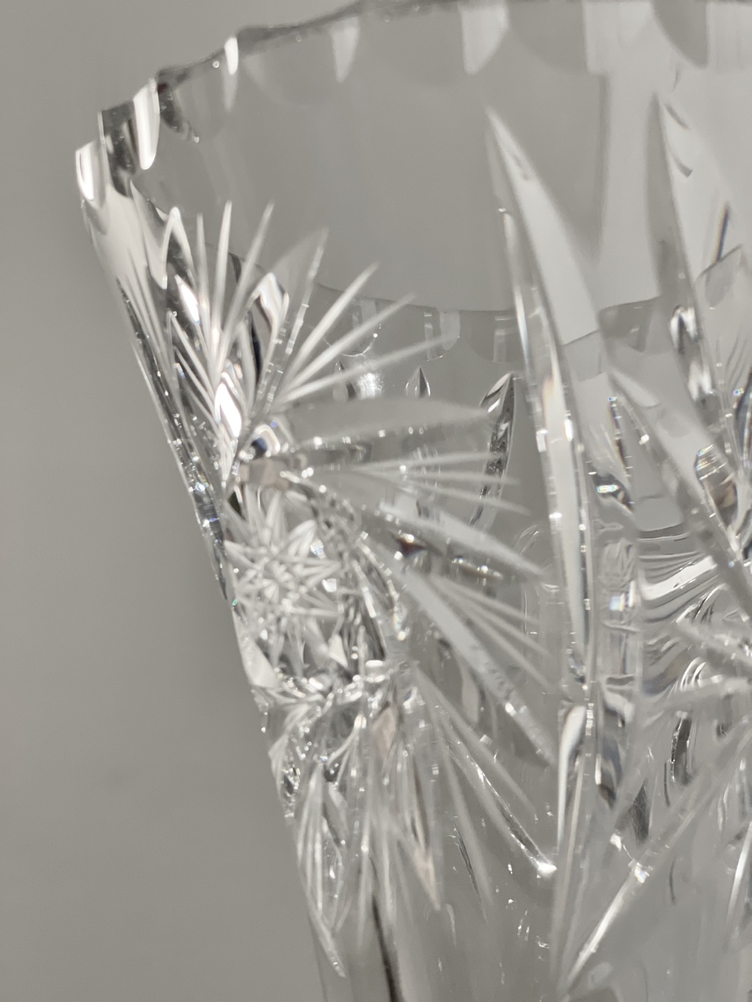 Vintage Crystal Vase • Elegant Design - photo 4