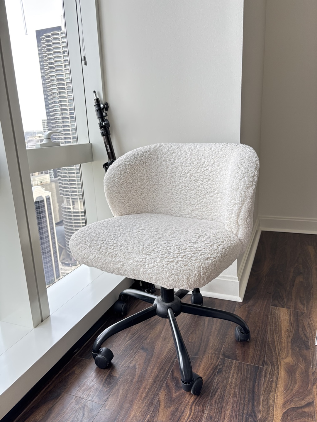 White Fluffy Office Chair - photo 2