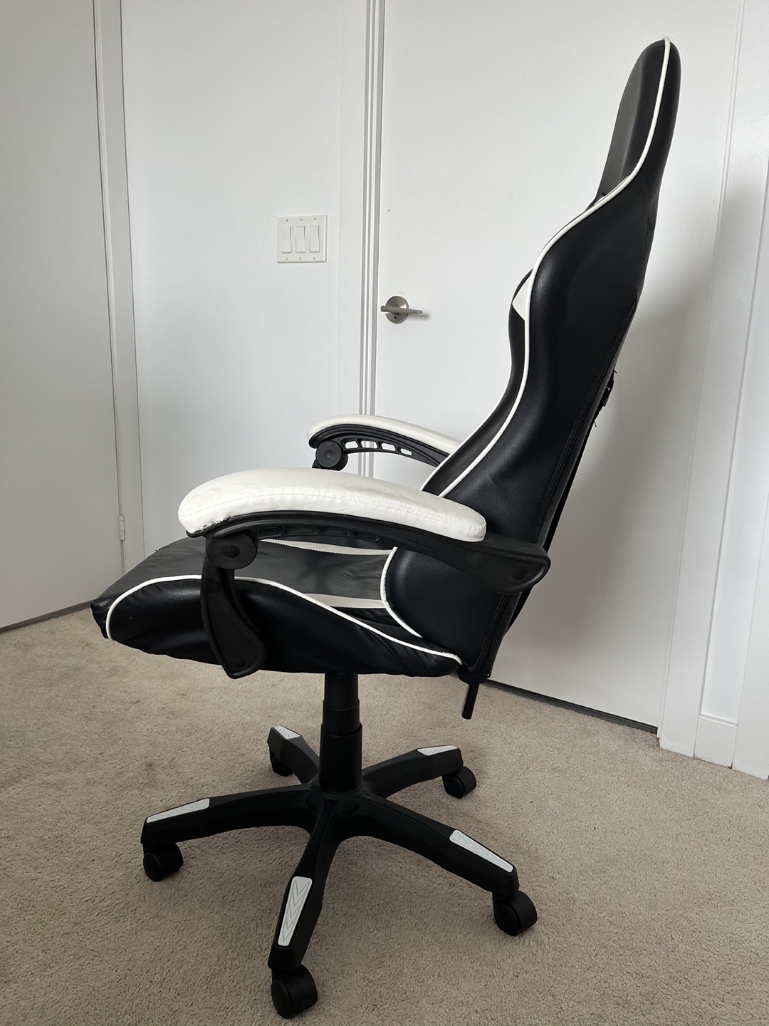 Black and White Gaming Chair - photo 3