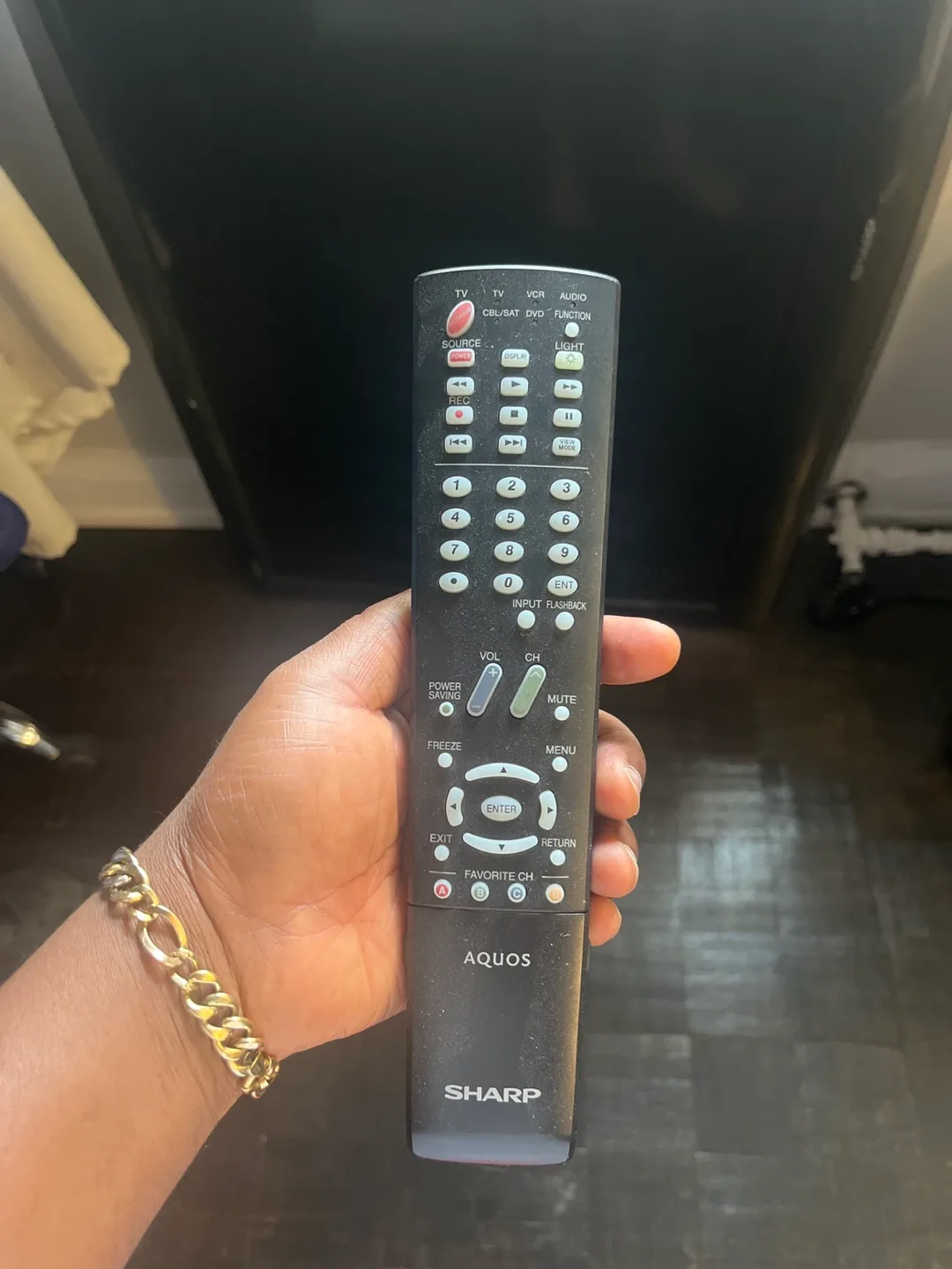 Sharp Aquos LC-52E7TU 52-inch LCD TV image indicator(4)