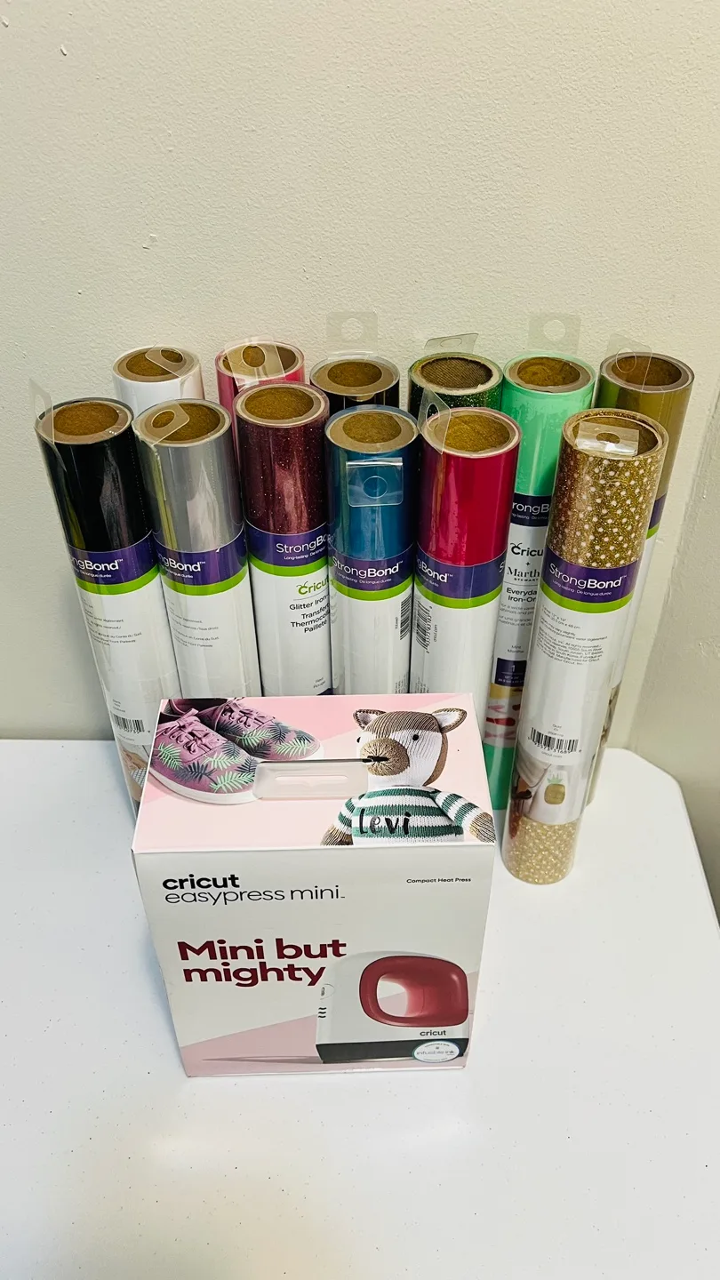 Cricut EasyPress Mini + Iron-On Vinyl Bundle thumbnail