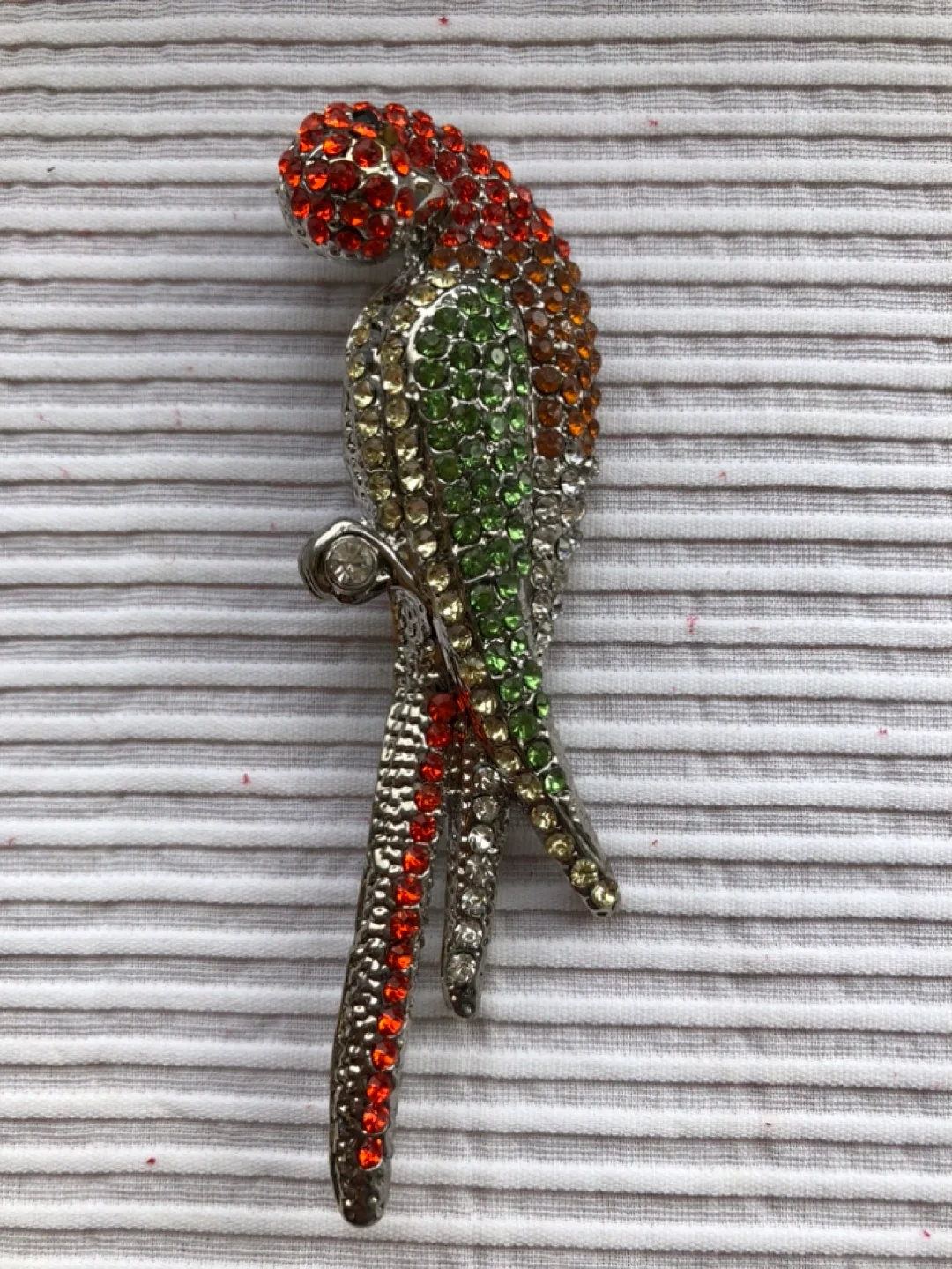 Stunning Crystal Parrot Brooch image indicator(4)