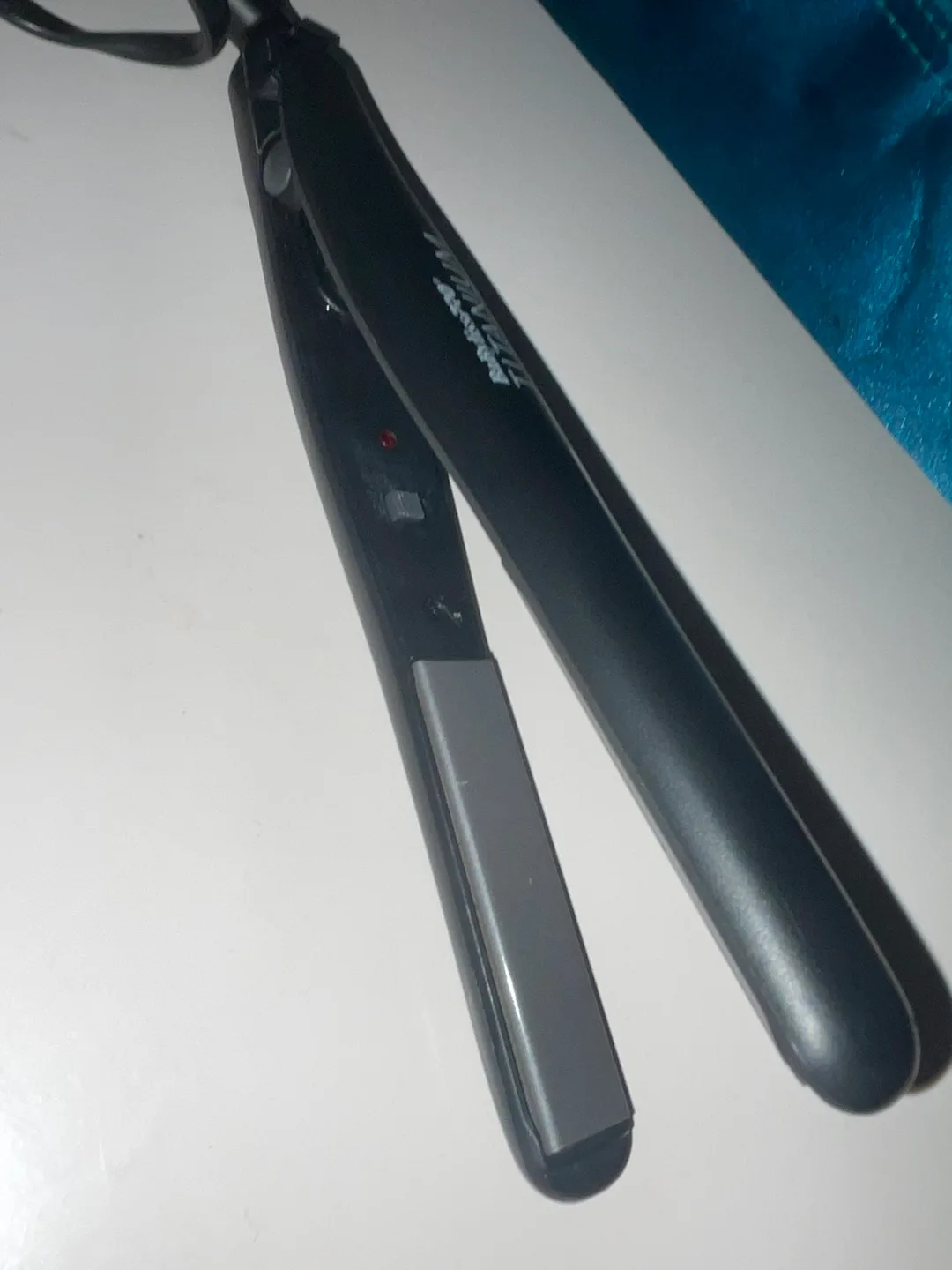 Infiniti Pro by Conair Titanium Flat Iron image indicator(2)