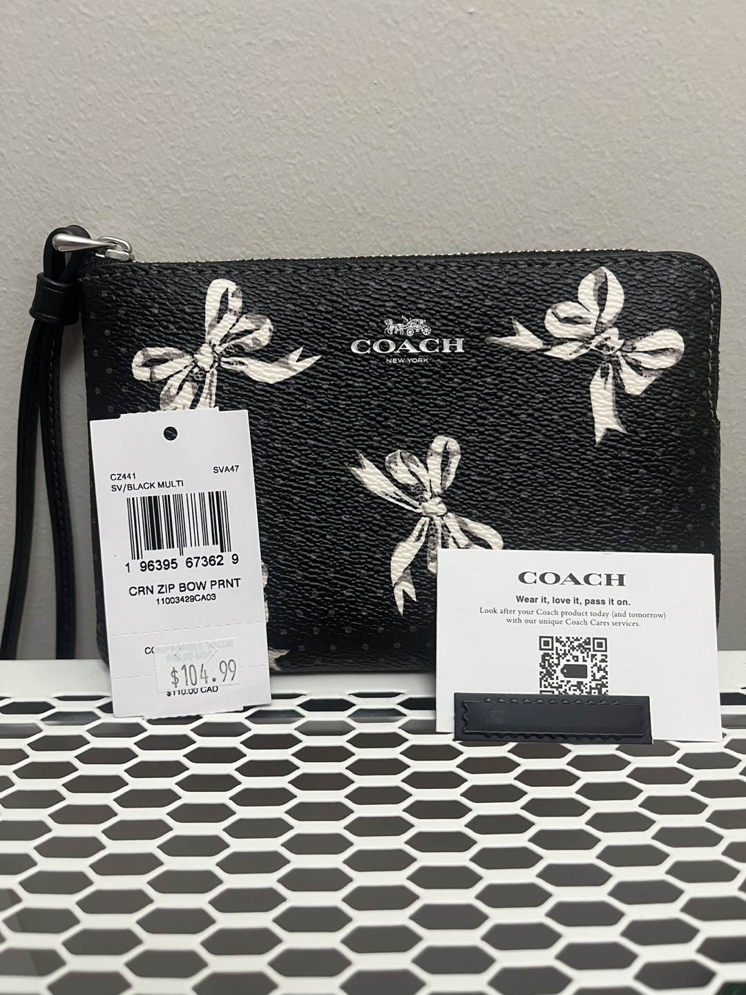 Coach Corner Zip Wristlet With Bow Print - photo 4